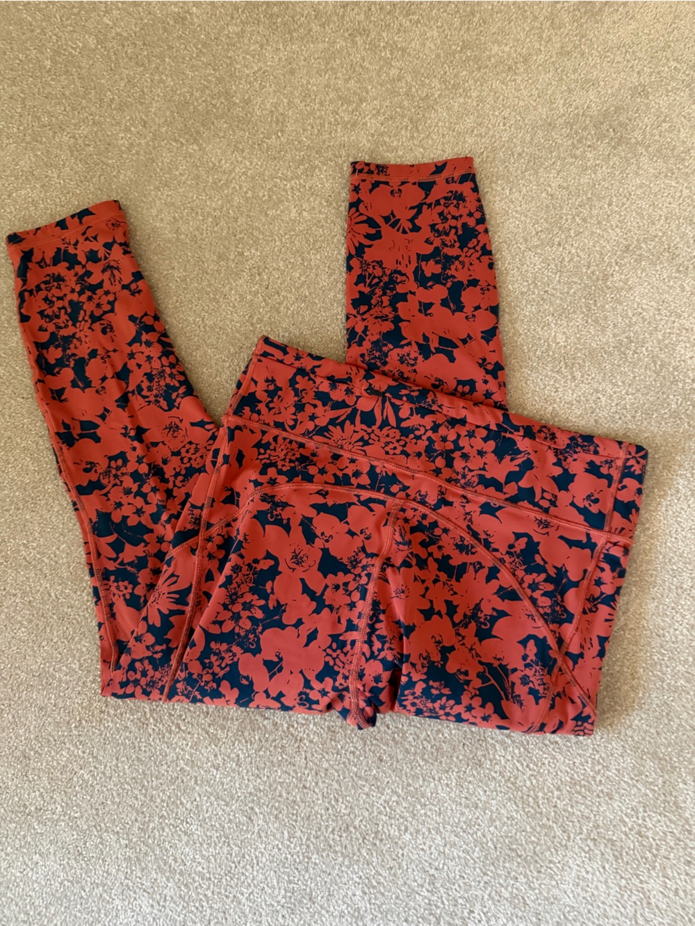 Lululemon rare leggings size 10 - Picture 4 of 6